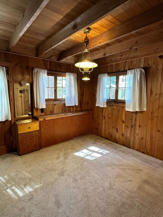 Building Photo - 3 Bedroom 1 Bath