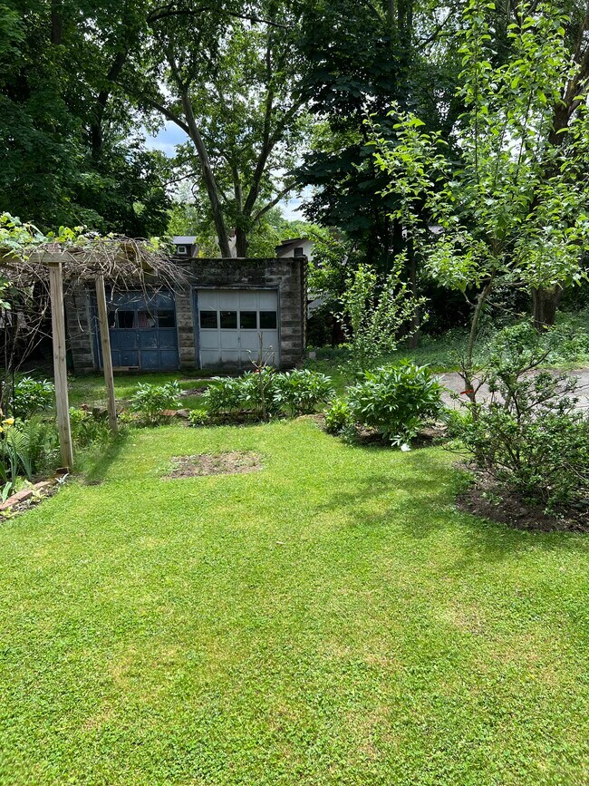 Building Photo - 5528 Forbes Ave