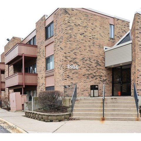 Building Photo - 1806 Hemlock Pl