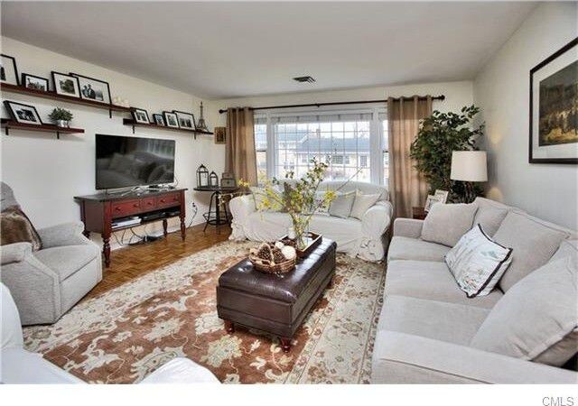 Foto del edificio - 64 Heritage Hill Rd