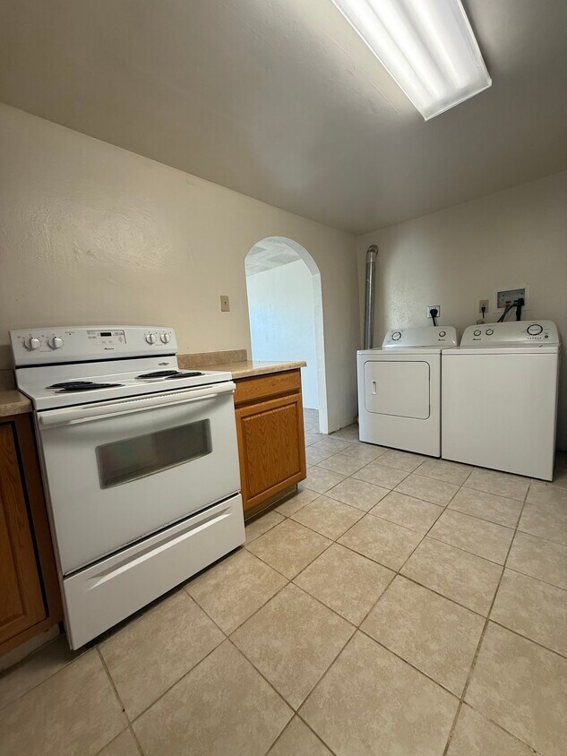 Foto principal - 1011 4th St N