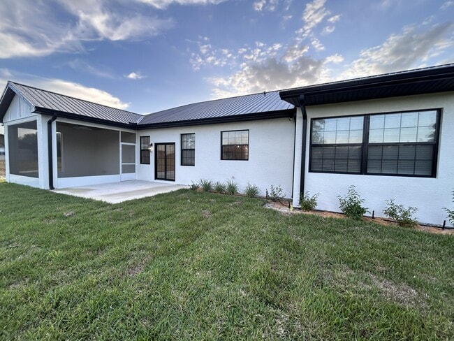 Building Photo - 3915 Rodeo Dr N