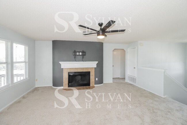 Building Photo - Your dream home awaits!