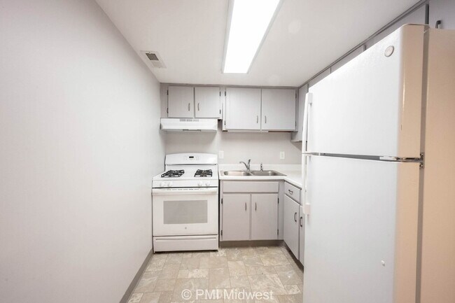 Foto del edificio - 324 Progress Rd