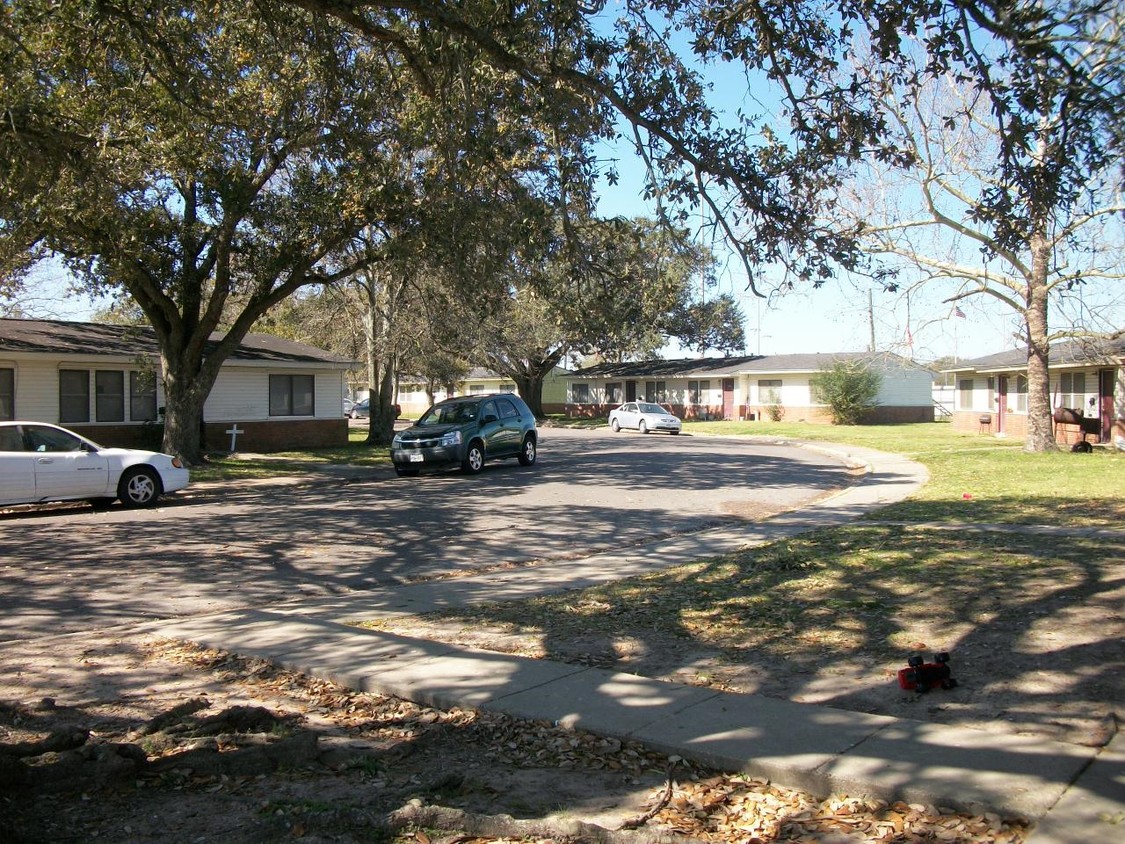 Building Photo - Cardinal Park Apartments