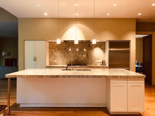 Building Photo - 3 Hillburn Ct