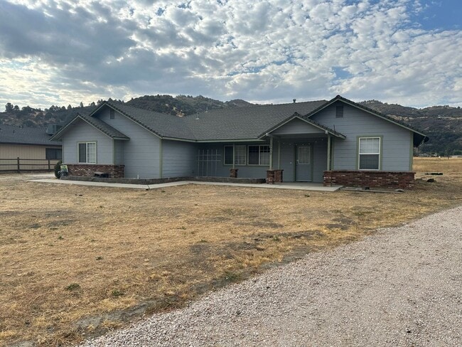Building Photo - Coming Soon! In Bear Valley Springs! 3+2 p...