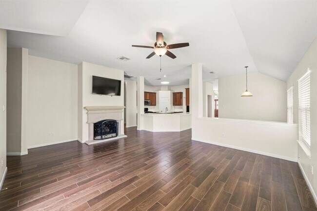 Foto del edificio - 2203 Falcon Knoll Ln