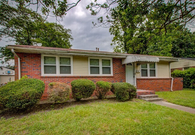 Foto del edificio - Renovated 3 Bed, 1 Bath Home in Plymouth Park