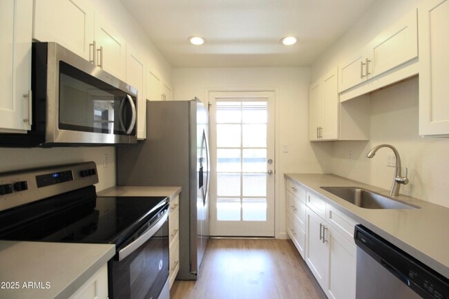 Foto del edificio - 5998 N 78th St