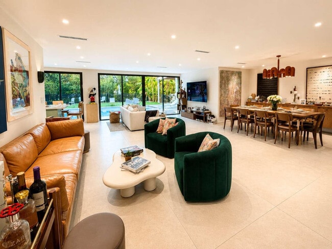 Building Photo - 2341 NE 192 St