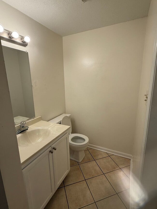 Foto del edificio - Nice 2 bedroom, 1.5 Townhouse