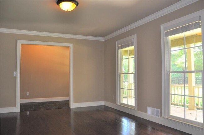Foto del edificio - 13565 Providence Rd