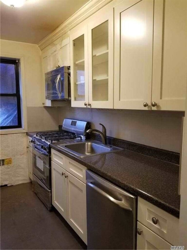 Building Photo - 44-05 Macnish St