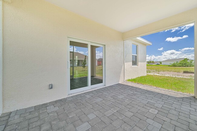 Foto del edificio - ** 3 + Den Home in NW Cape ~ 2 Car Garage **