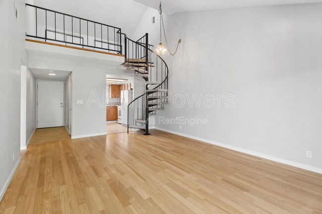 Building Photo - 3180 Country Club Dr