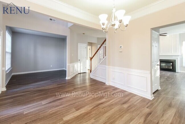 Building Photo - 1566 Pondhaven Dr