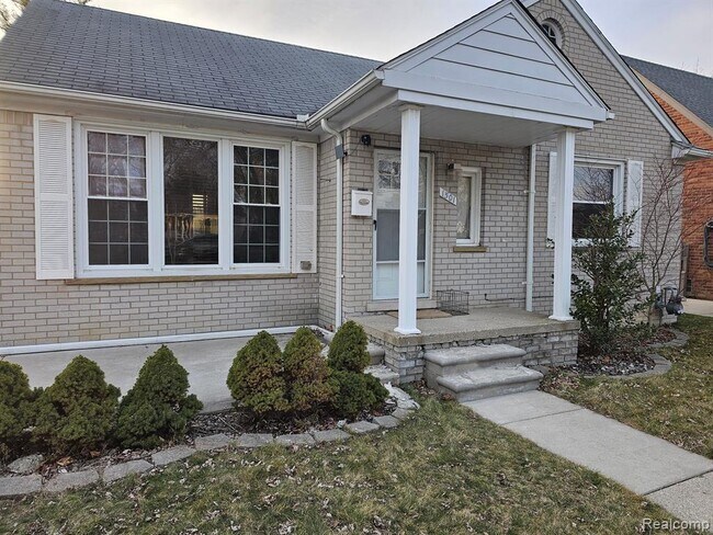 Building Photo - 1501 Silvery Ln
