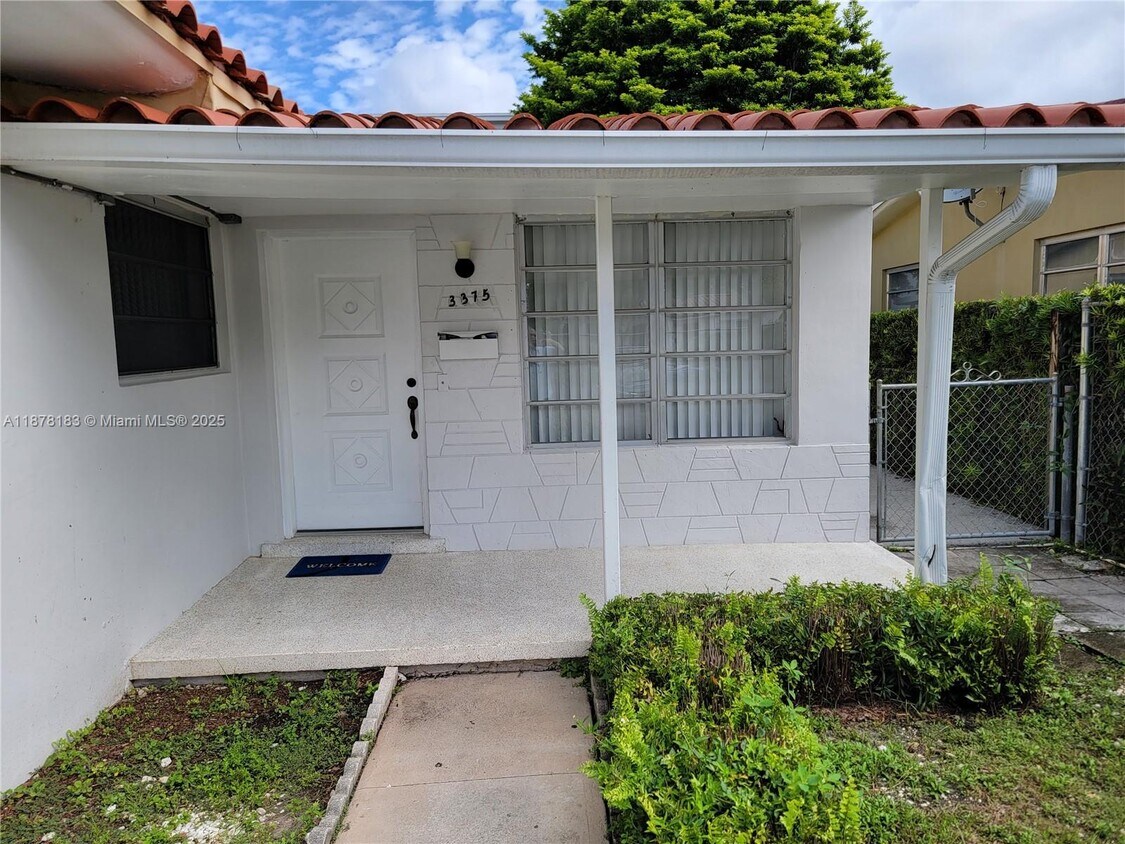 Foto principal - 3375 SW 28th St