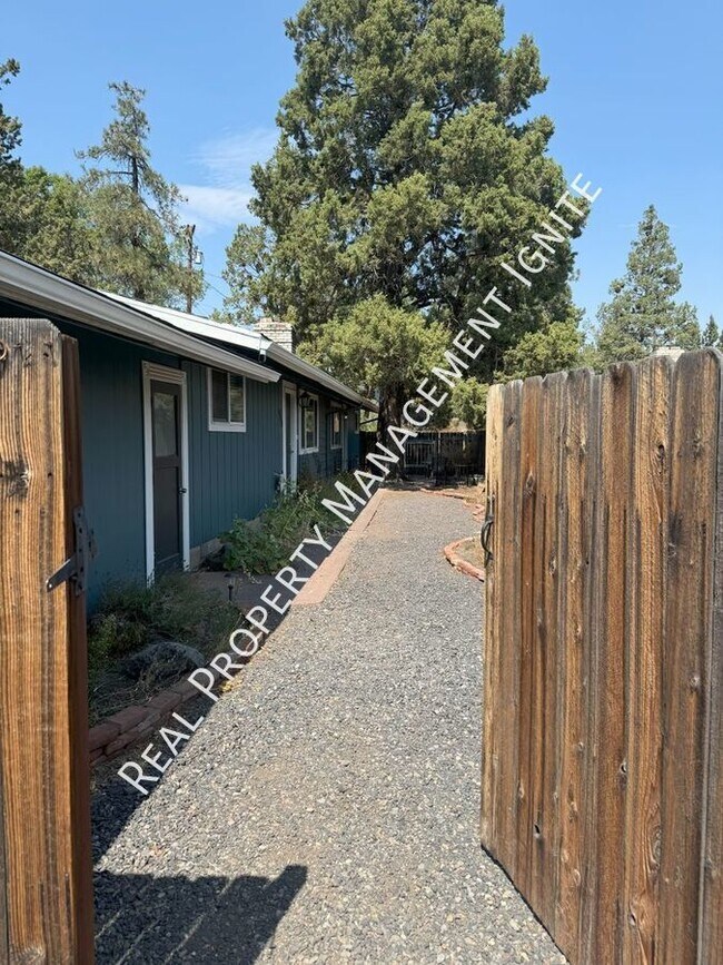 Foto del edificio - 454 NE Thurston Ave