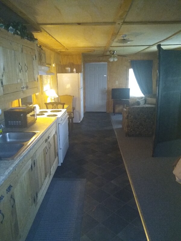 155 Dundee Rd Unit 155 B, Hazel Green, AL 35750 Room for Rent in