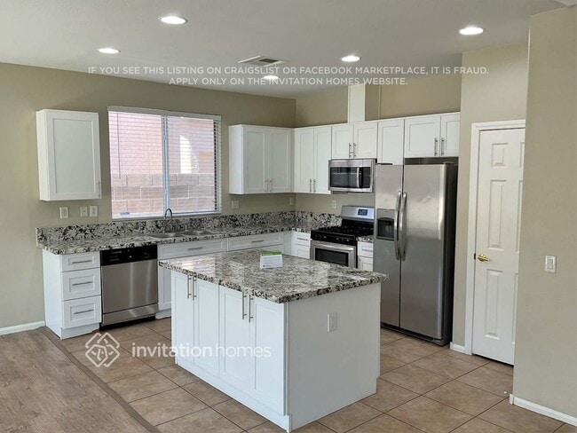 Foto del edificio - 985 Trinity Pond Cir