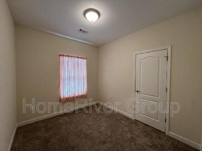 Building Photo - 3909 Throne Ct