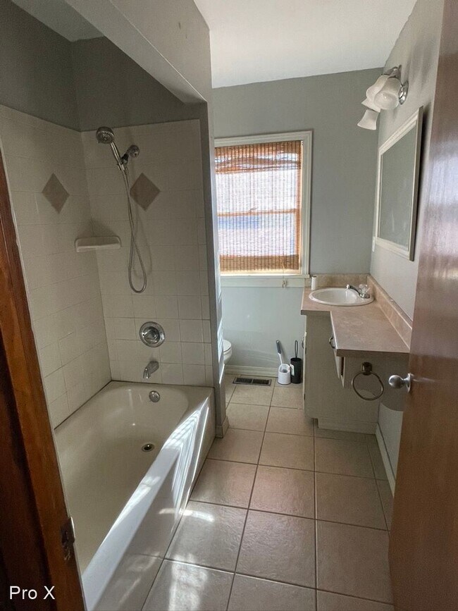 Building Photo - 4 br, 2 bath House - 503 S Elm