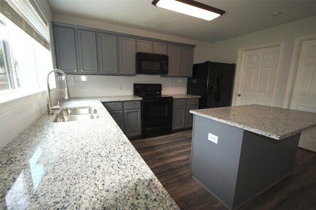 Foto del edificio - 308 Acklington Dr