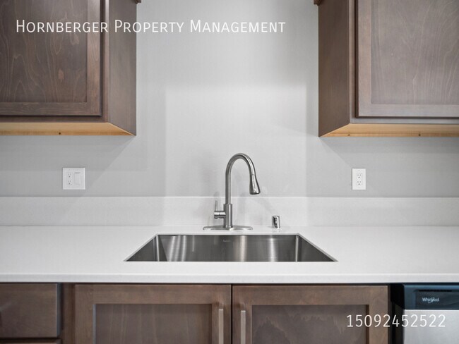 Foto del edificio - 1715 N Manifold Ln