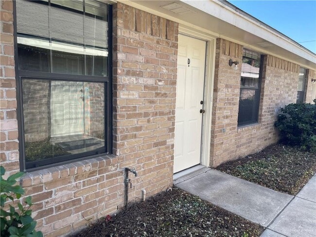 Building Photo - 13 Dora Jeanne Dr