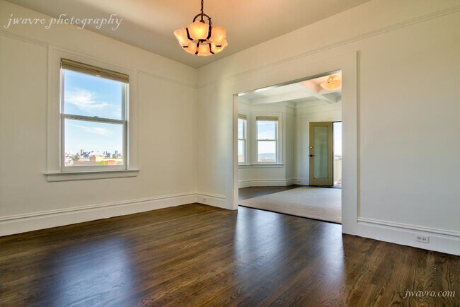 Building Photo - 555 Sanchez St