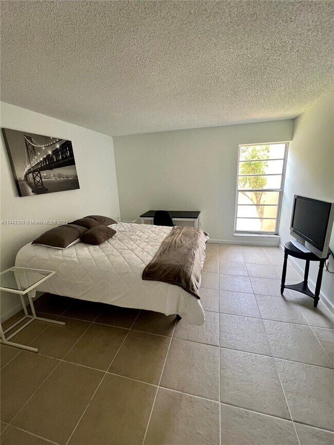 Foto del edificio - 4719 NW 7th St
