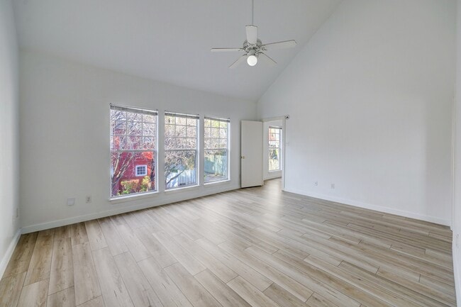Building Photo - 1401 Castle Ct