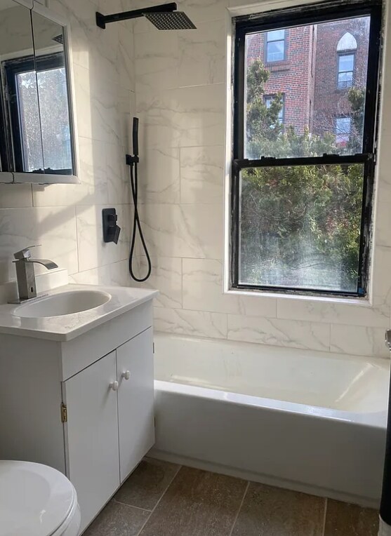 Foto del edificio - 426 E 35th St