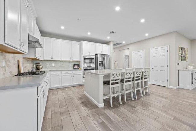 Building Photo - Beautiful 3 Bedroom PLUS bonus Room For Re...