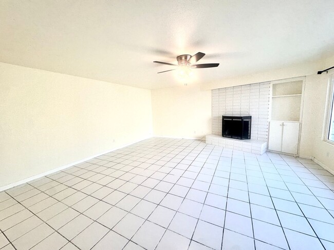 Building Photo - 2589 Hayes Dr