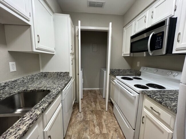 Building Photo - 1318 WESTHEIMER #217