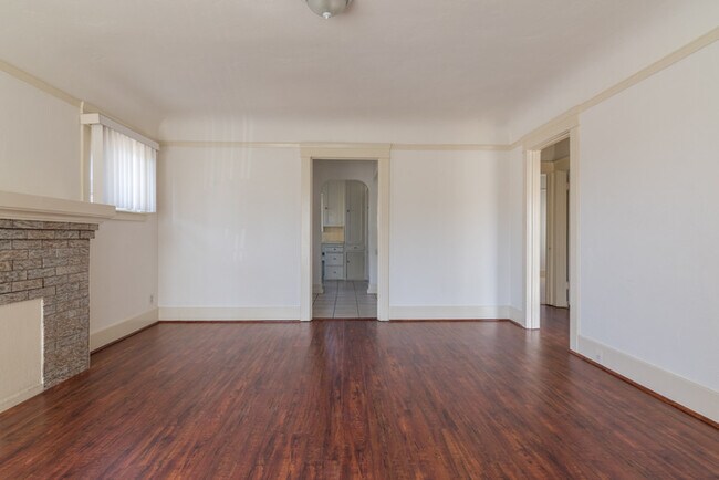 Foto del edificio - 2 Bedroom, 1 Bath House with huge yard
