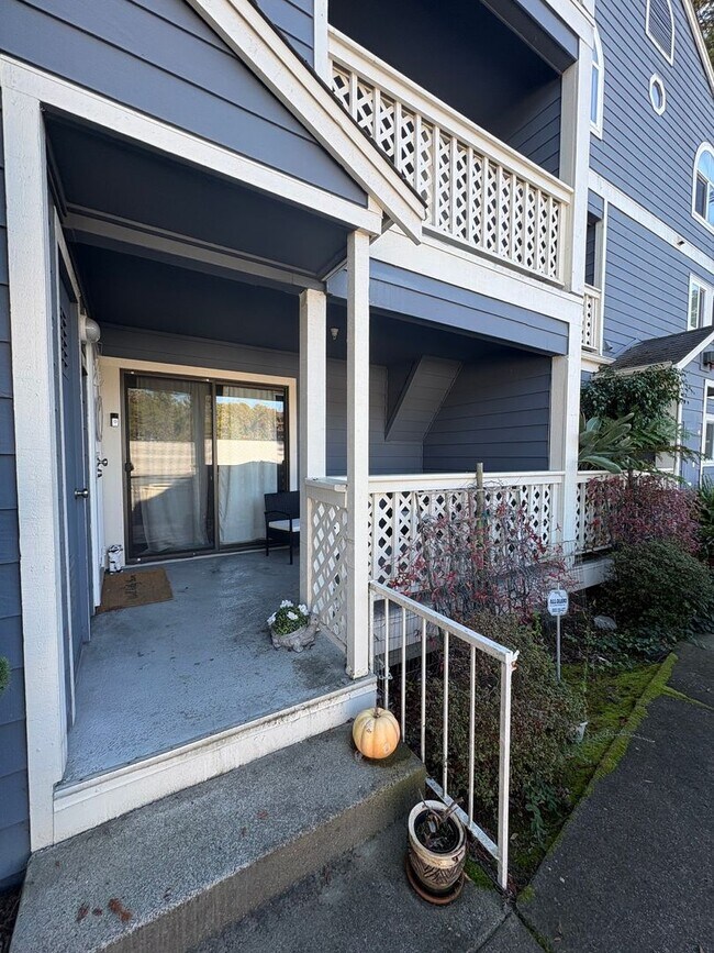 Foto del edificio - Gated Community with easy west bound 80 access