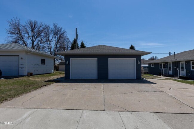 Building Photo - 2121 Catherine Dr
