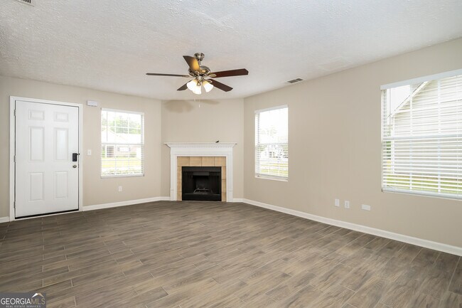 Building Photo - 5485 Denny Dr