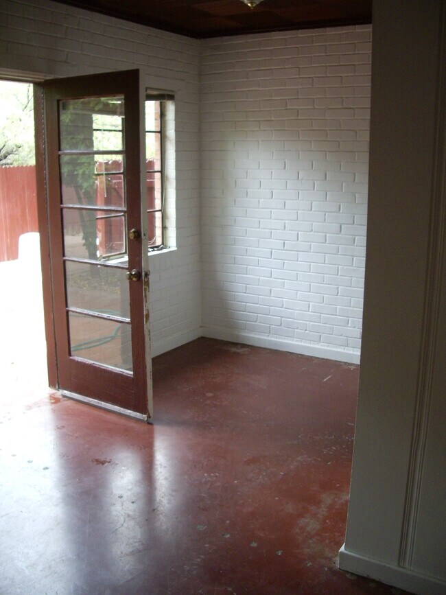Foto del edificio - 1337 E 9th St