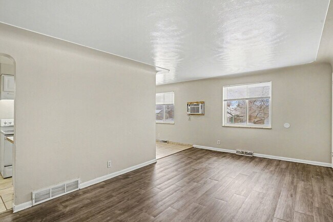 Foto del edificio - Front Unit - Duplex - 4bed 2bath - Finished Basement!