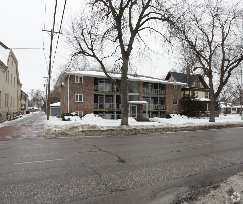 Building Photo - 1315 S 16th St