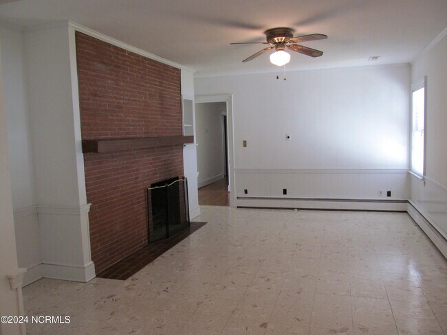 Foto del edificio - 919 Isabella Ave Ext