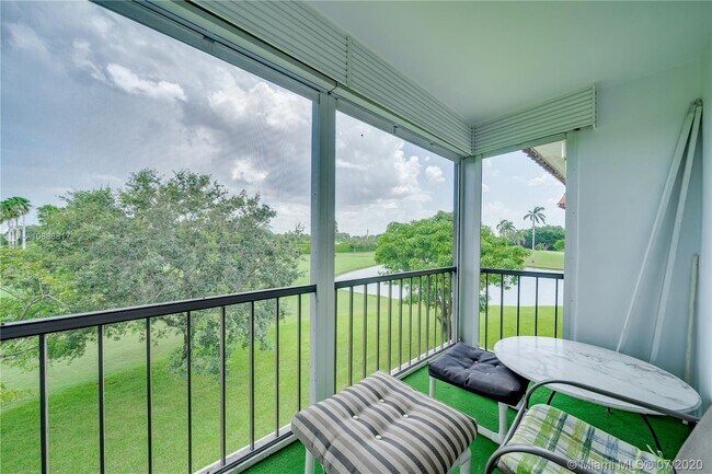 Building Photo - 9820 S Hollybrook Lake Dr