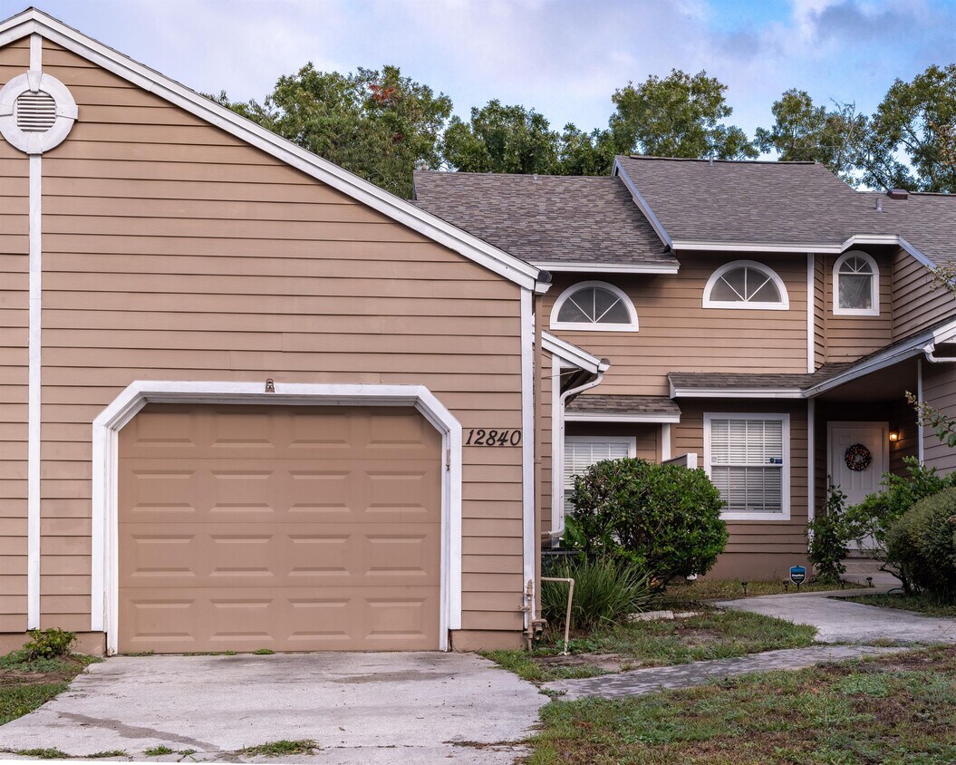 Primary Photo - 12840 Ashbrook Cir E