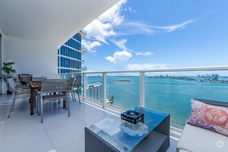Building Photo - 2020 N Bayshore Dr