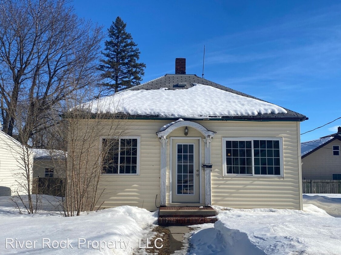 2 br, 1 bath House 226 5th Ave NW House Rental in Valley City, ND